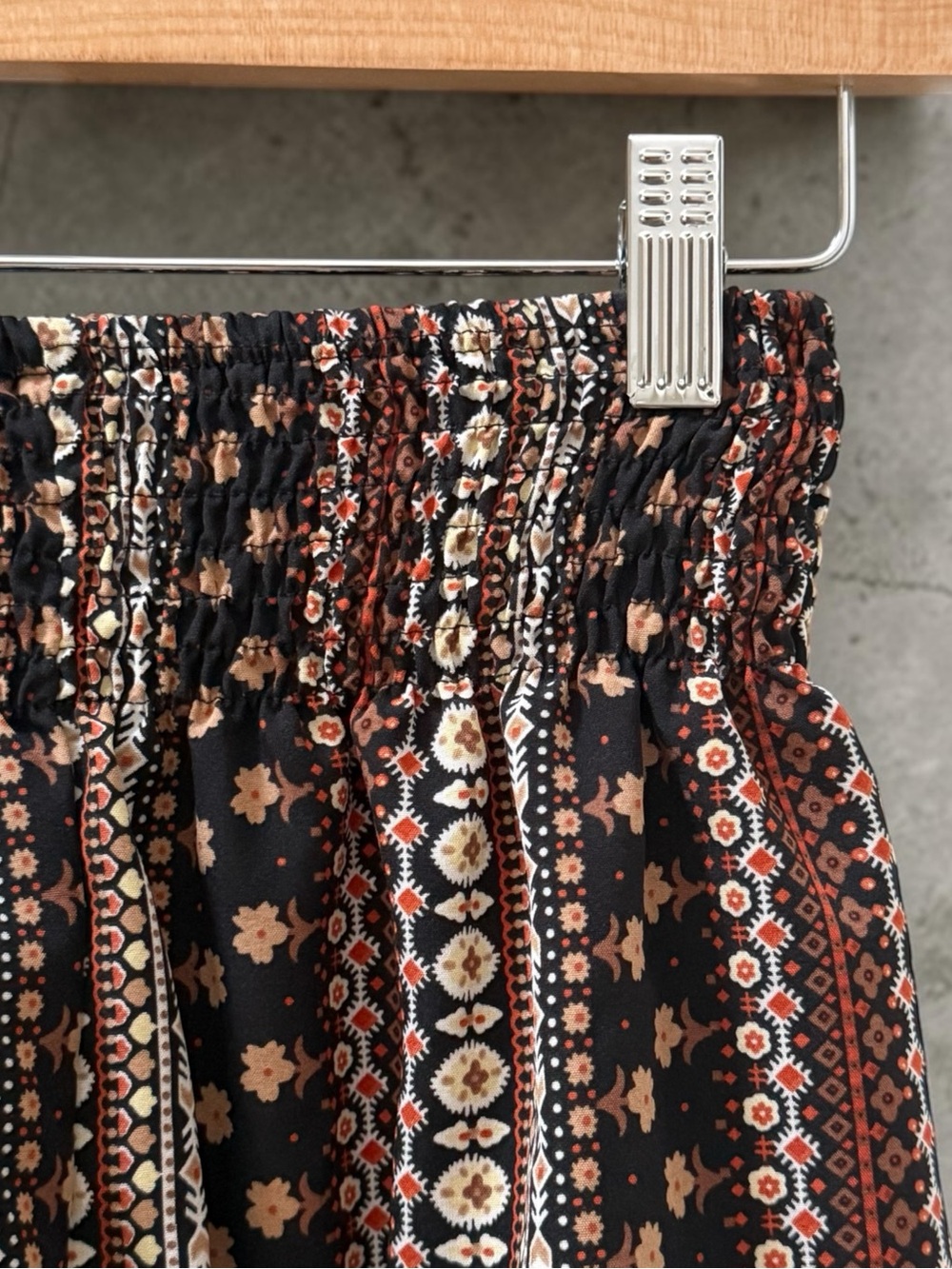 SHEIN Smocked Waist Floral Stripe Women’s Shorts — Black/Brown! Small! - Picture 4 of 5